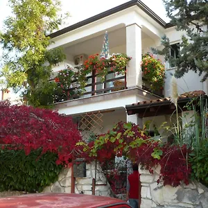 https://apartments-finida.in-istria.net